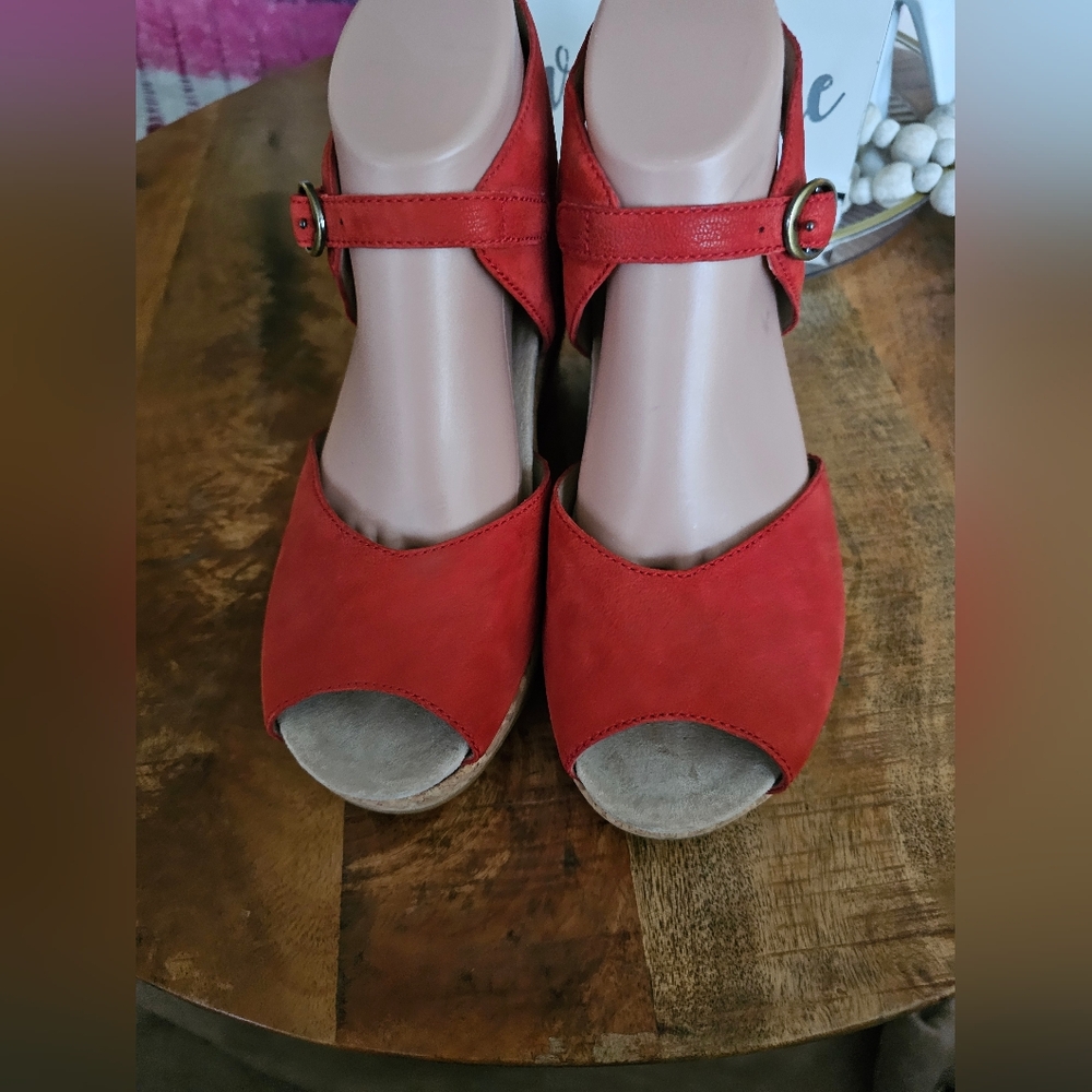 DANSKO Gorgeous Salsa Strappy Sandals. Platforms Size 7.5-8/38 SUPER NICE!